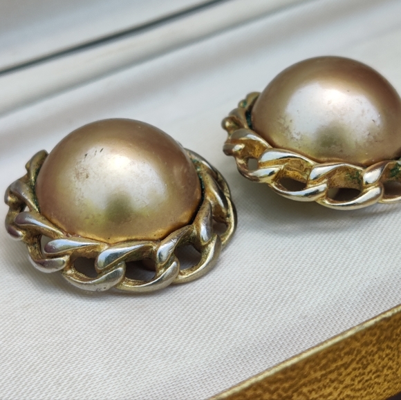 Vintage Carolee large gold runway earrings - Picture 2 of 7